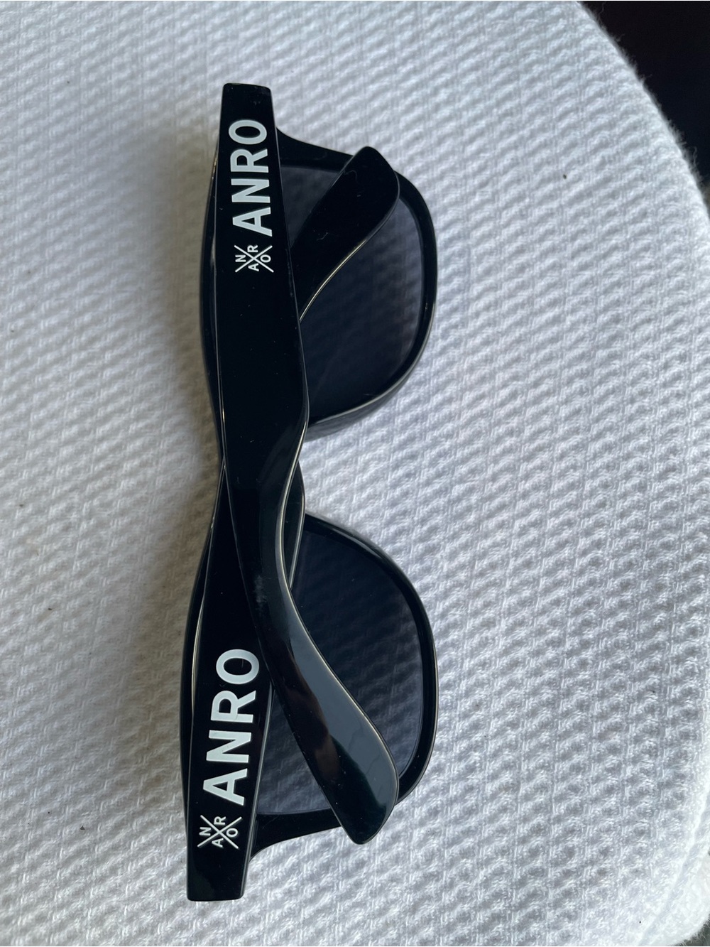ANRO Unisex Classic Wayfarer Style Sunglasses - Glossy Black - Picture 3 of 4